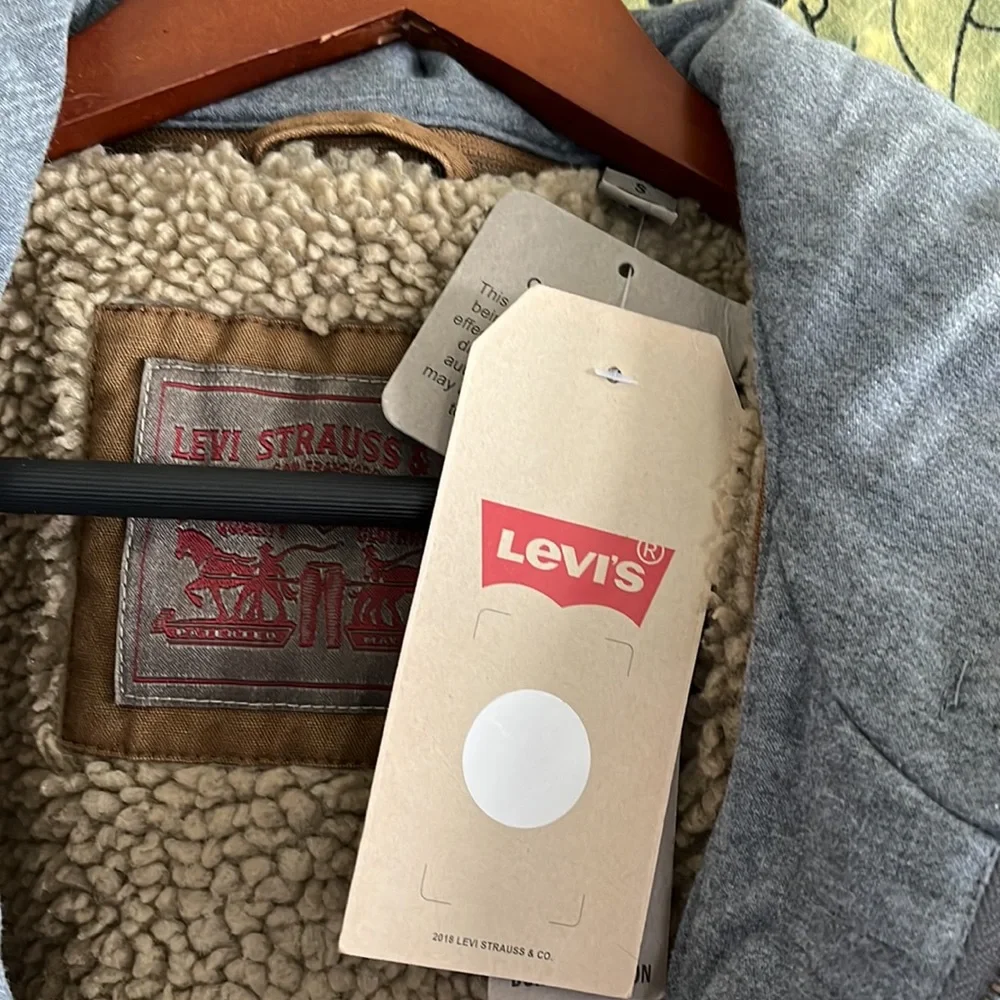 NWT Levi’s Washed Cotton Quilt-Lined Trucker Jacket - Picture 4 of 16